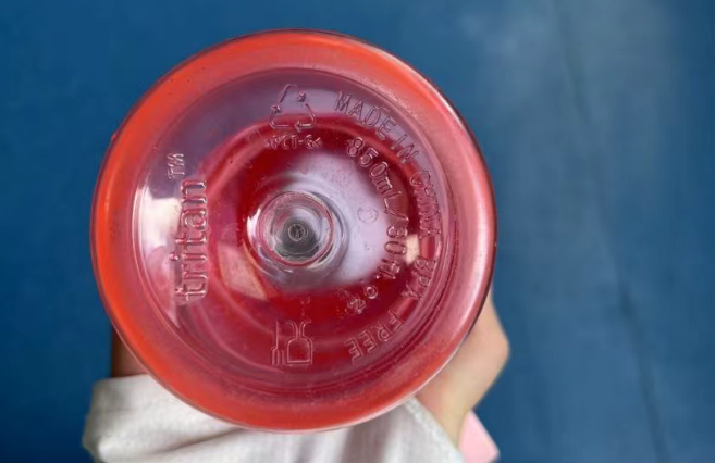 a graphic highlighting the words "BPA-Free" and "Tritan" on a water bottle's packaging