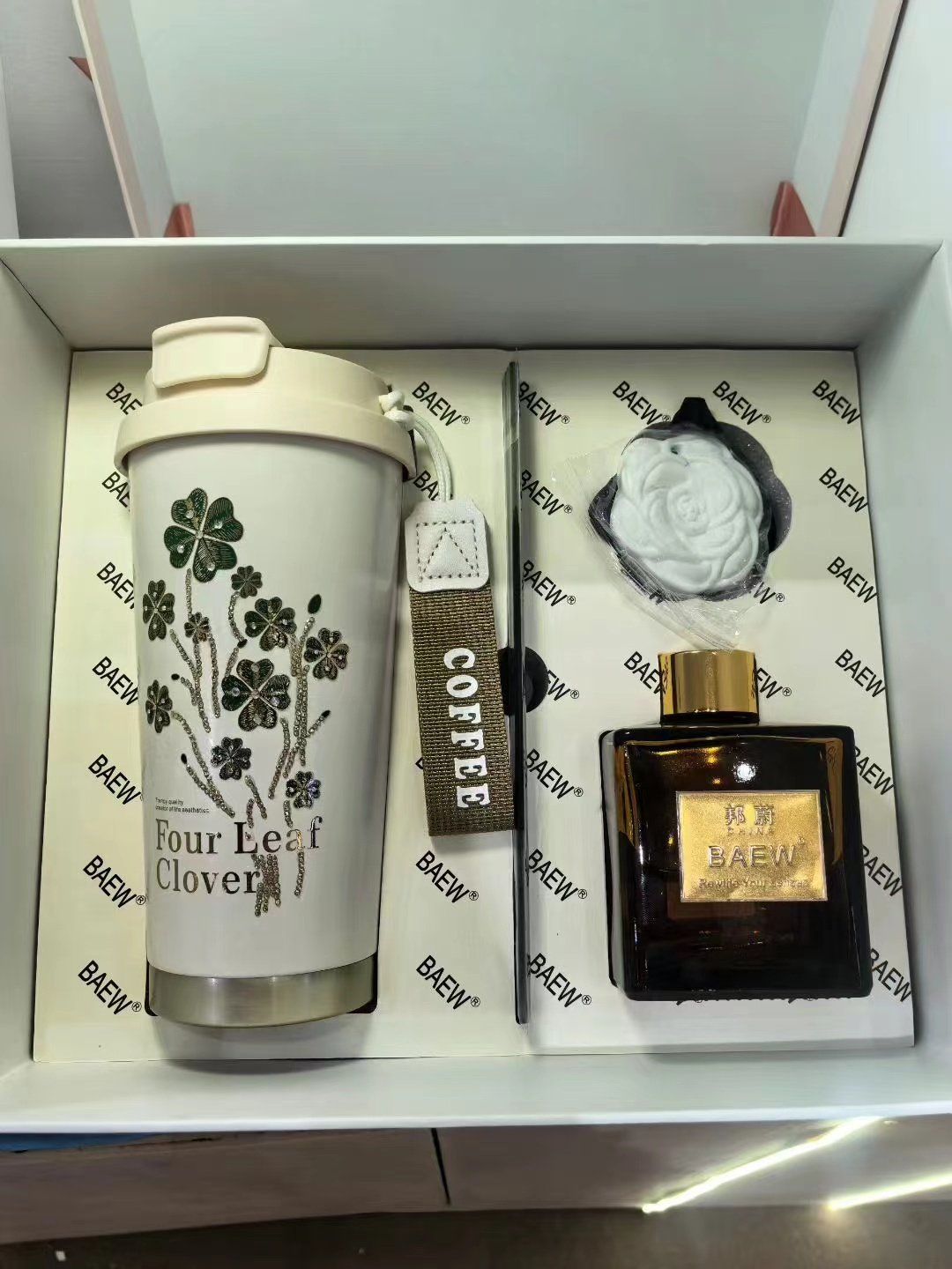 Why Are Personalized Water Bottles the Perfect Corporate Gift?